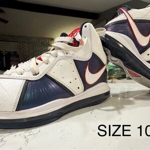 LEBRON 8 (Size 10) Valentine’s Day 2010 original. Lightly worn-Worth $250 STOK X